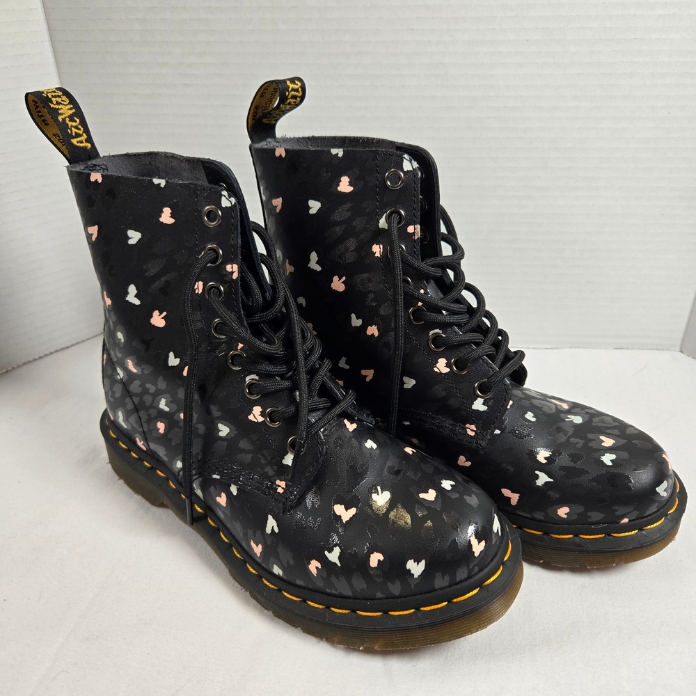 Dr. Martens 1460 Pascal Heart Print Boots US‎ 7 Black Lace-Up Docs AW004 EU 38